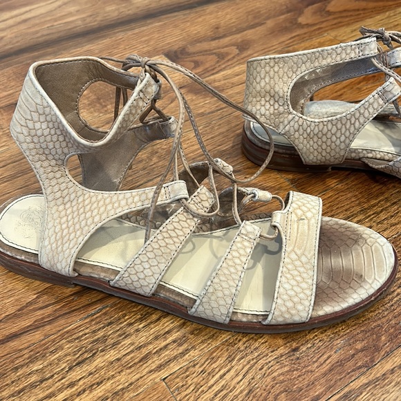 Vince Camuto sandals in good condition - Picture 10 of 15